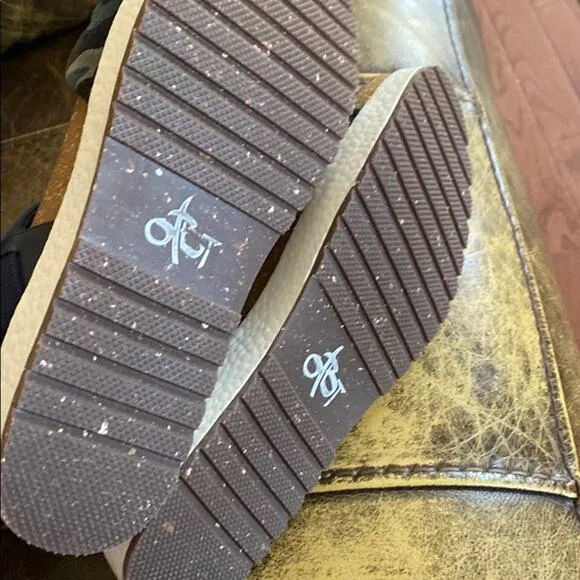 OTBT Libra slip on camo sandals shoes