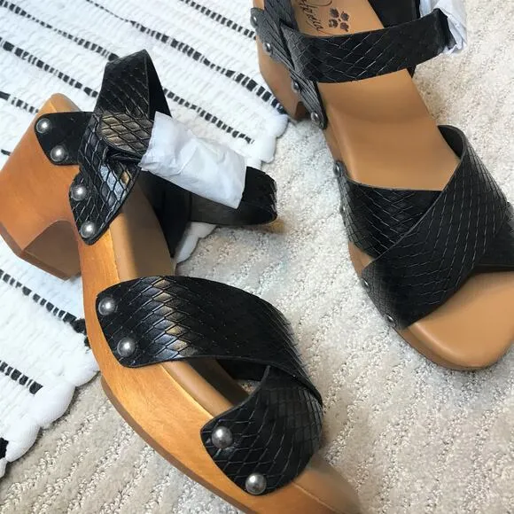 Patricia Nash - NWB Black Leather Sandals Gigi
