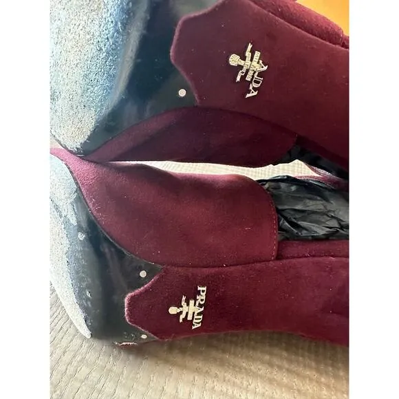 Prada Calzature Donna Sandals in Amaranto Suede. Size 40