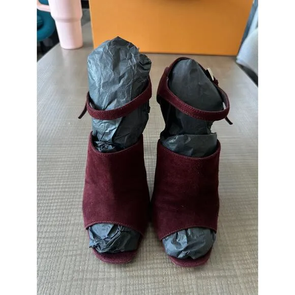 Prada Calzature Donna Sandals in Amaranto Suede. Size 40