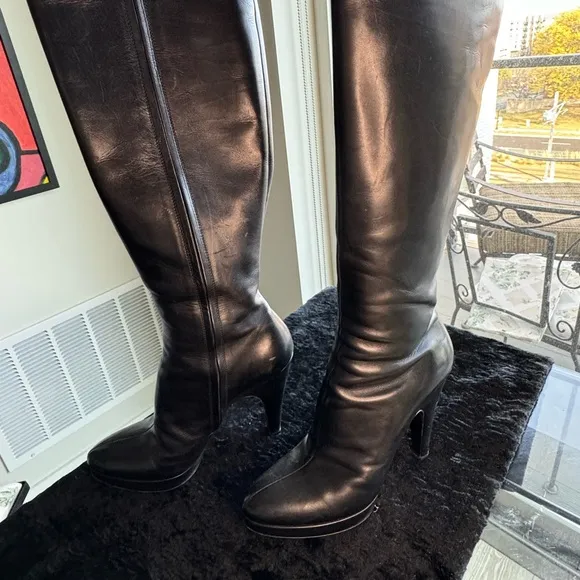 Prada leather heel boots in pristine condition