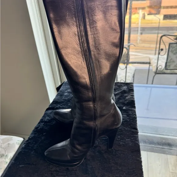Prada leather heel boots in pristine condition