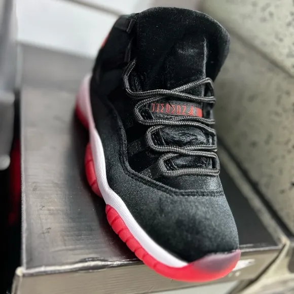 “Premium Quality Sneakers – Brand New &amp; Best Price!”