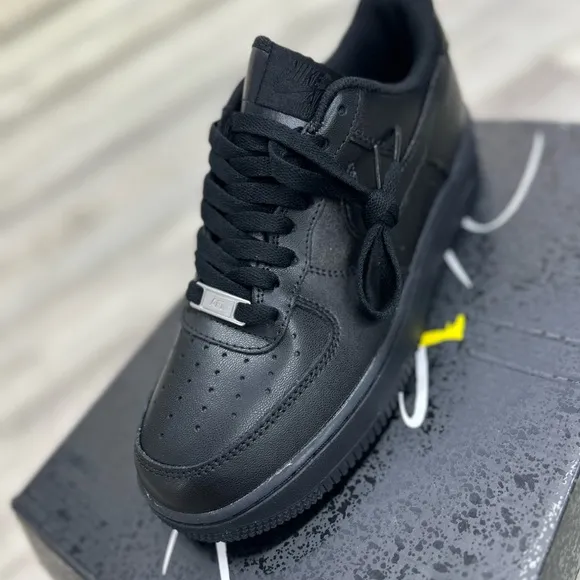 “Premium Quality Sneakers – Brand New &amp; Best Price!”