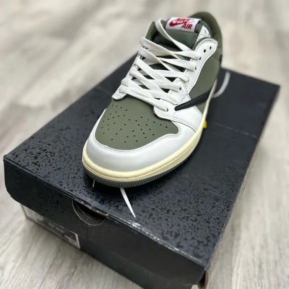 “Premium Quality Sneakers – Brand New &amp; Best Price!”