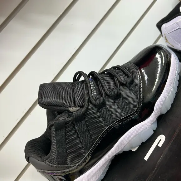 “Premium Quality Sneakers – Brand New &amp; Best Price!”