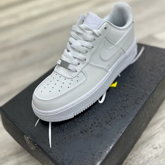 “Premium Quality Sneakers – Brand New &amp; Best Price!”