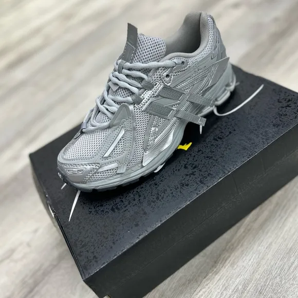 “Premium Quality Sneakers – Brand New &amp; Best Price!”