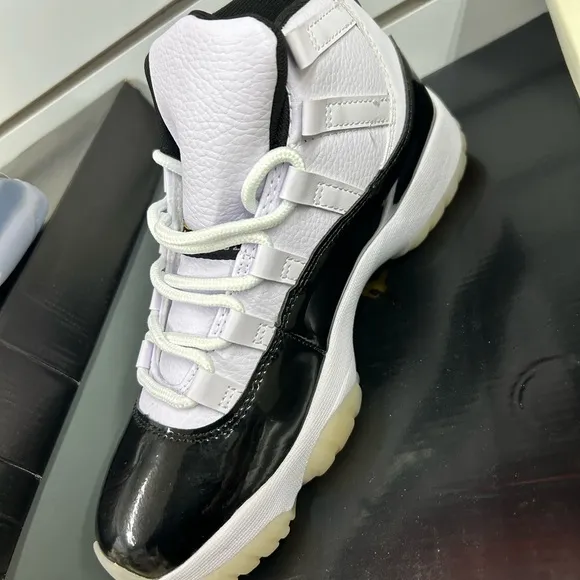 “Premium Quality Sneakers – Brand New &amp; Best Price!”