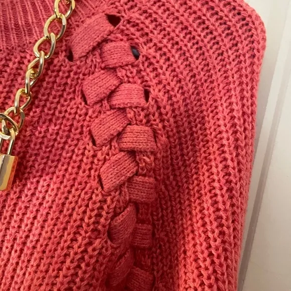 Pretty salmon color, bag and necklace.​​ Shoes not included!​​