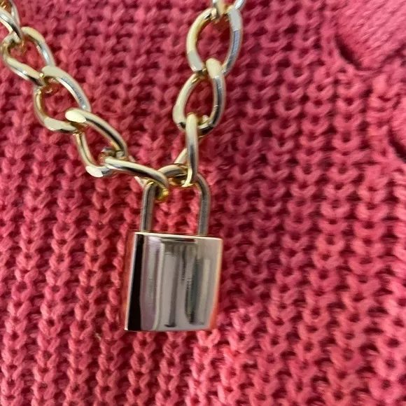 Pretty salmon color, bag and necklace.​​ Shoes not included!​​
