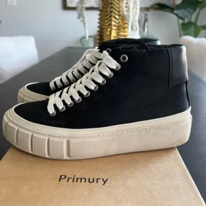 Primury Dyo Plinth Mid