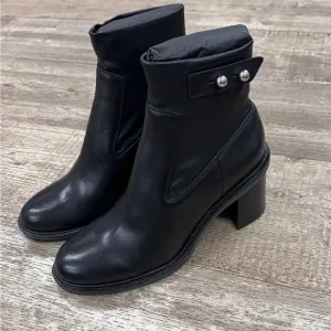 🆕🔥Rag and bone 🔥🔥New in box Rag and bone 🔥🔥🔥