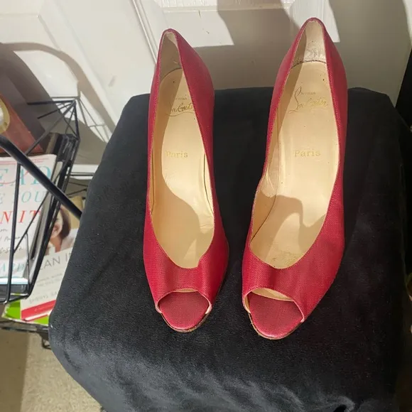 Red peep toe casual shoes