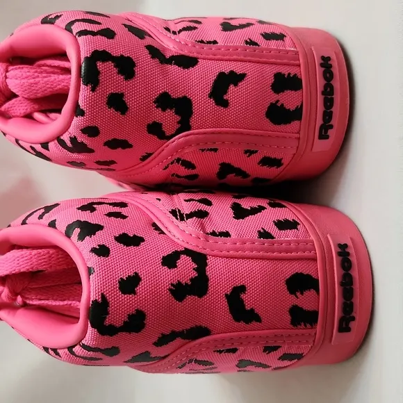 Reebok T-RAWW Tyga Hightop Neon Pink and Black sneakers (mens size 9)