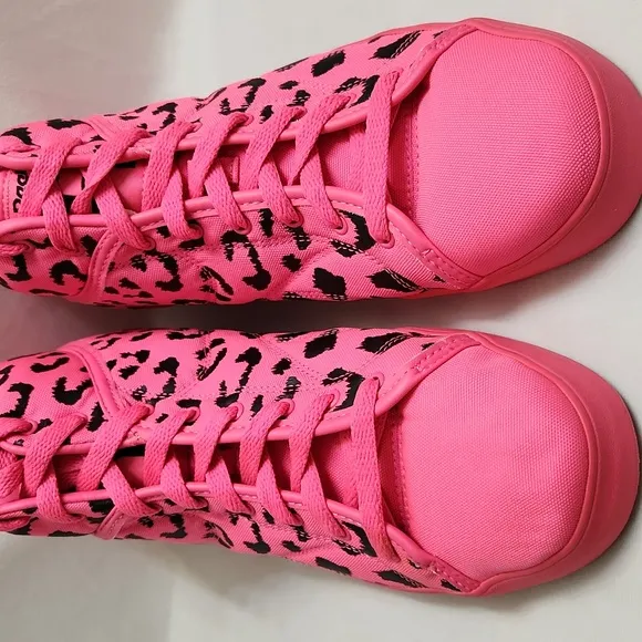 Reebok T-RAWW Tyga Hightop Neon Pink and Black sneakers (mens size 9)