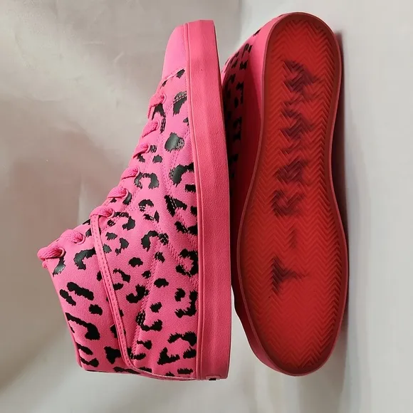 Reebok T-RAWW Tyga Hightop Neon Pink and Black sneakers (mens size 9)