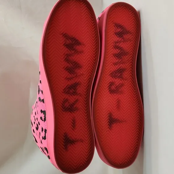 Reebok T-RAWW Tyga Hightop Neon Pink and Black sneakers (mens size 9)