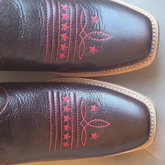 Rodeo Quincy X Ariat Futurity Boot. 9.5 Black and Gold Boots with Red Rose