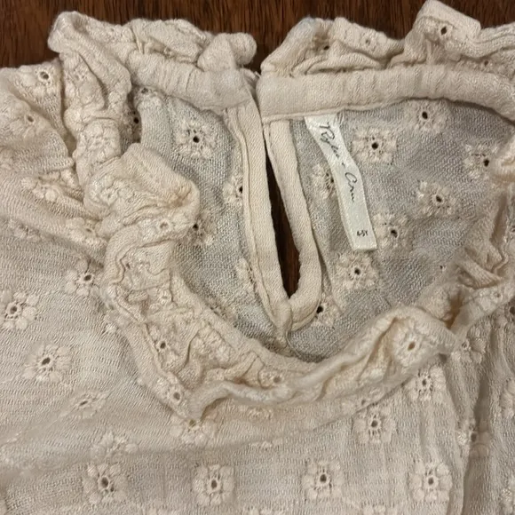Rylee   Cru 4-5Y Cream Lace Top and Blue and Cream Floral Ruffle Skirt