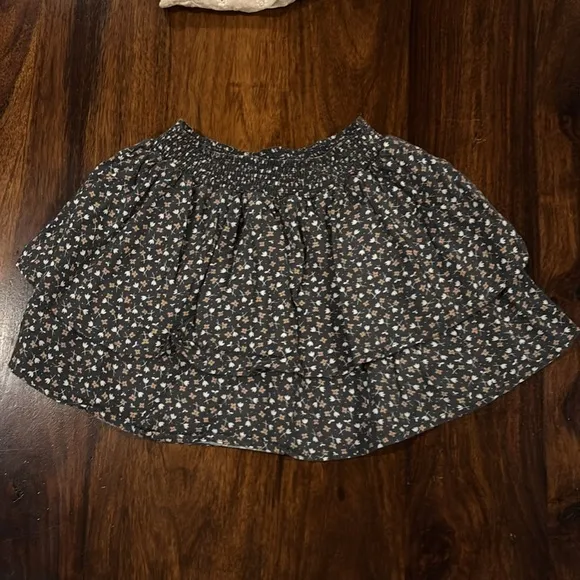 Rylee   Cru 4-5Y Cream Lace Top and Blue and Cream Floral Ruffle Skirt