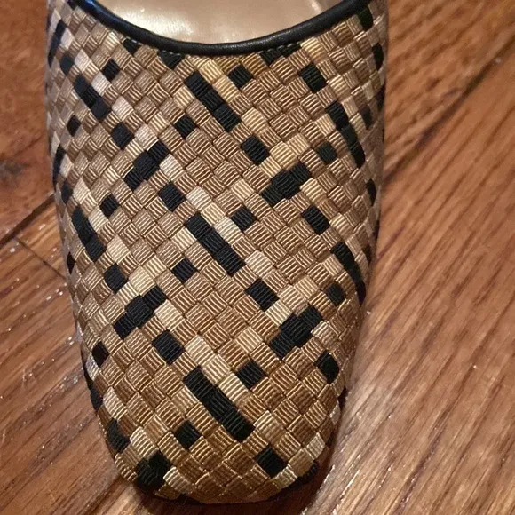 Salvatore Ferragamo beige/black woven slingbacks Narrow #quietluxury