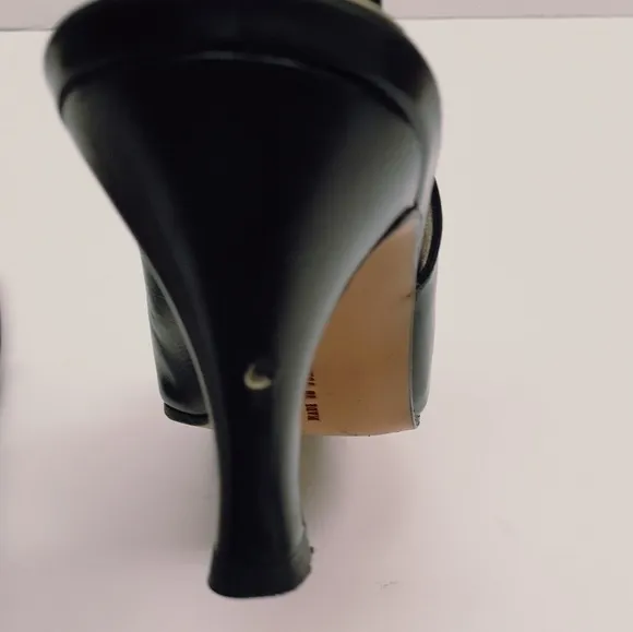 Salvatore ferragamo leather heels