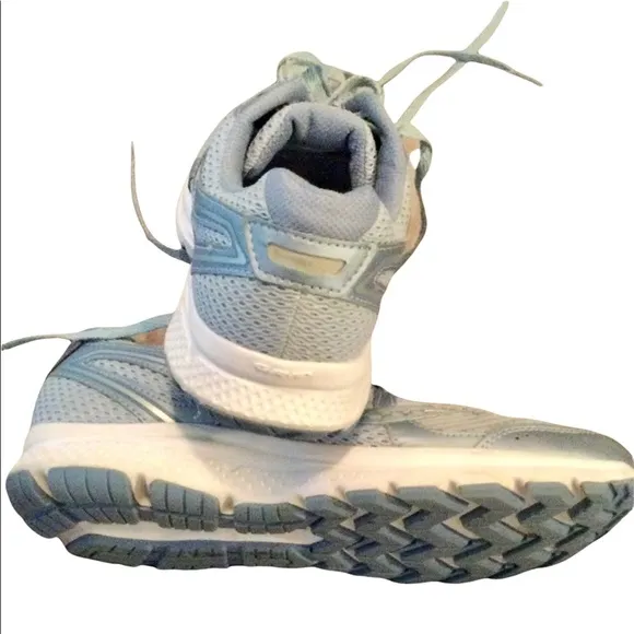 SAUCONY COHESION NEAR PERFECT CONDITION.