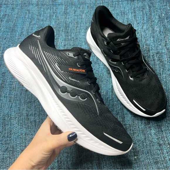 Saucony Guide 16 Running Shoes in Black White