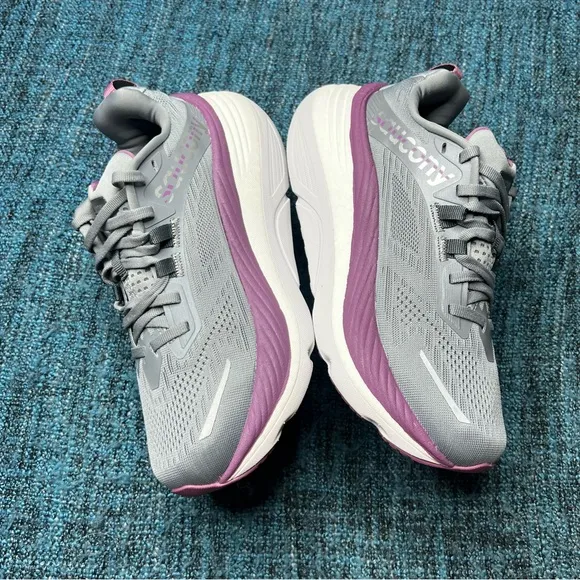 Saucony Hurricane 24 Running Shoes in Flint Viola