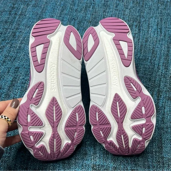 Saucony Hurricane 24 Running Shoes in Flint Viola