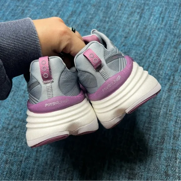 Saucony Hurricane 24 Running Shoes in Flint Viola