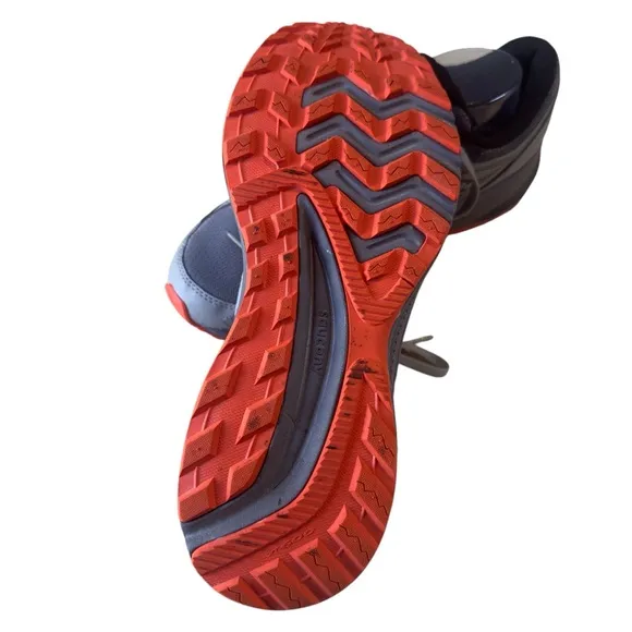 Saucony Running Shoes Men’s Size 10.5  Gently Used