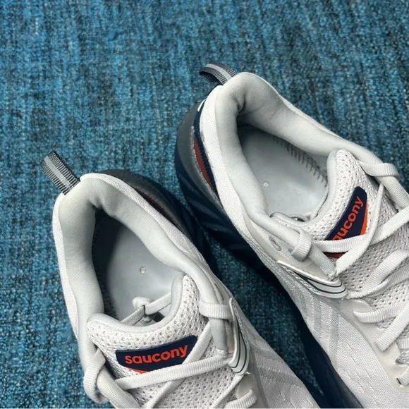 Saucony Triumph 22 Running Shoes in Cloud White Navy Blue Silver