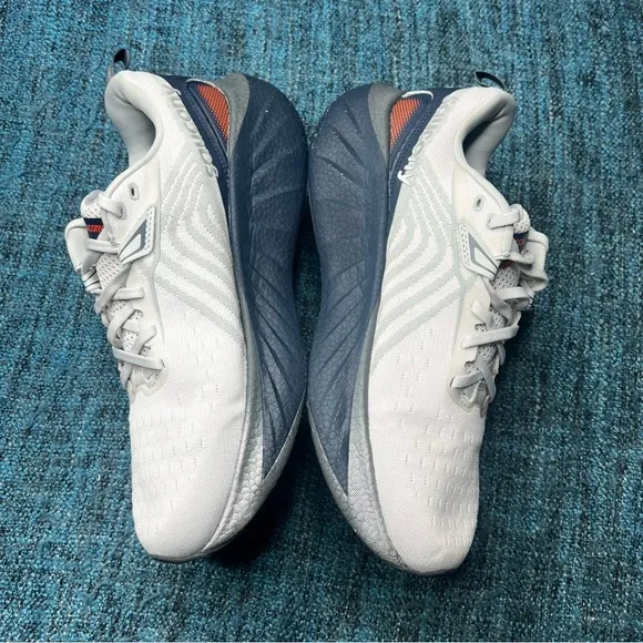 Saucony Triumph 22 Running Shoes in Cloud White Navy Blue Silver