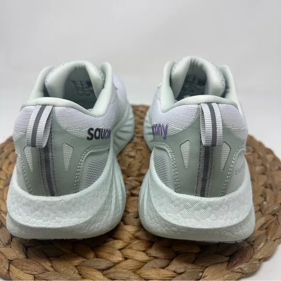 Saucony Triumph 22 Running Shoes White Foam Size 10.5 Women's