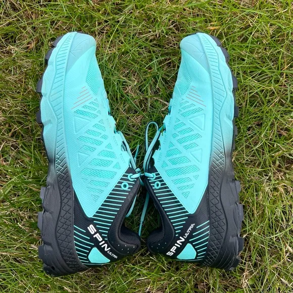 Scarpa Woman’s Spin Ultra Aruba Blue/Black Like New Running Shoes Size 7.5