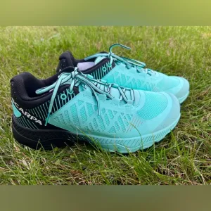 Scarpa Woman’s Spin Ultra Aruba Blue/Black Like New Running Shoes Size 7.5