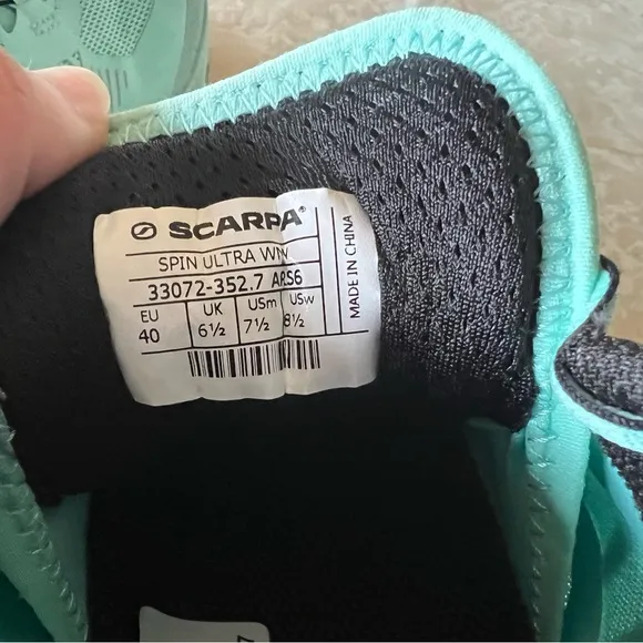 Scarpa Woman’s Spin Ultra Aruba Blue/Black Like New Running Shoes Size 7.5