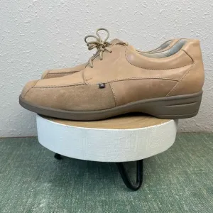Sensible Leather Sneakers Size 7 EUC