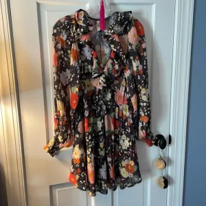 Sexy SWEET Spell! Super pretty NWT ruffle, brown, peach, pink floral dress S 💕