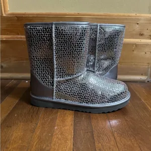 Silver UGG kids size 5 boots silver