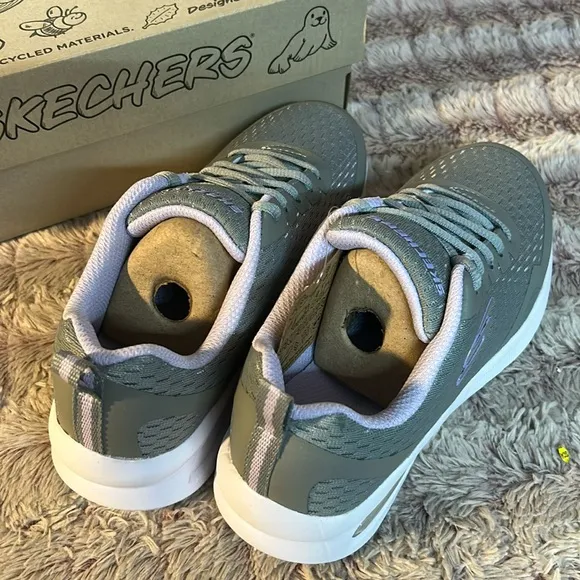 SKECHERS Girl Sneakers size 4