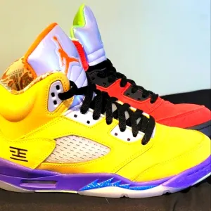 Sneakers (BOYS 6)