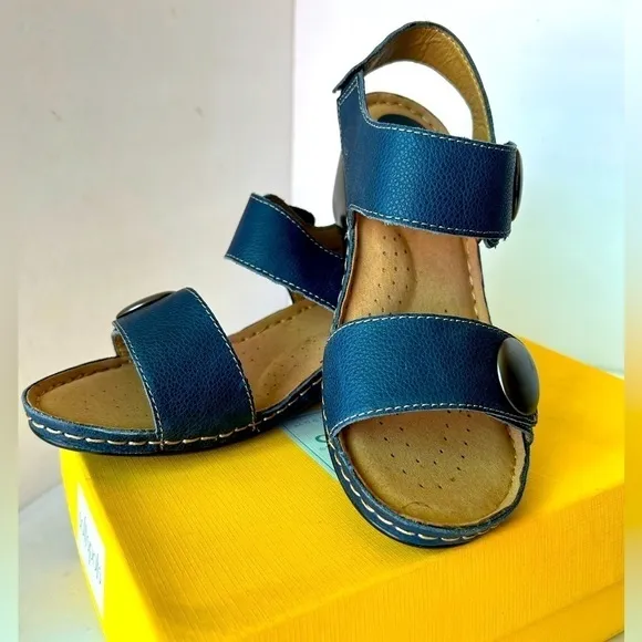 SoftSpots NIB Navy Leather Sandals new in box