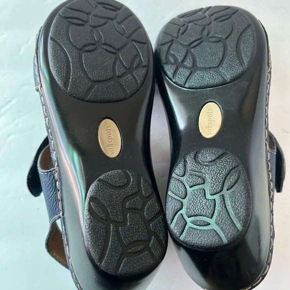 SoftSpots NIB Navy Leather Sandals new in box