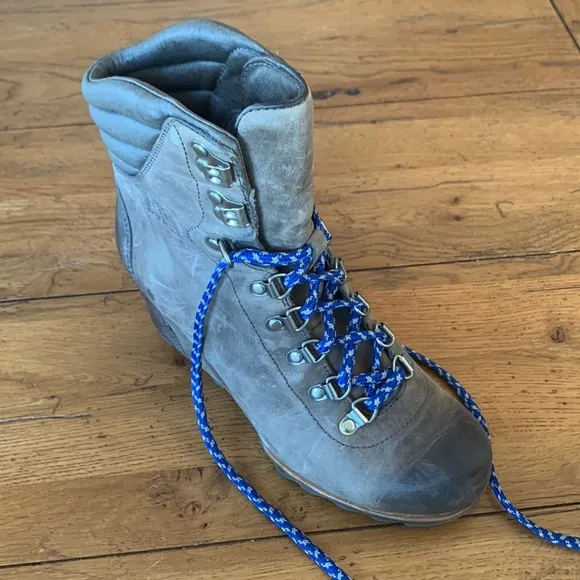 Sorel Conquest Wedge Waterproof Boots Women’s Tan Gray Leather Blue Laces Sz 8.5