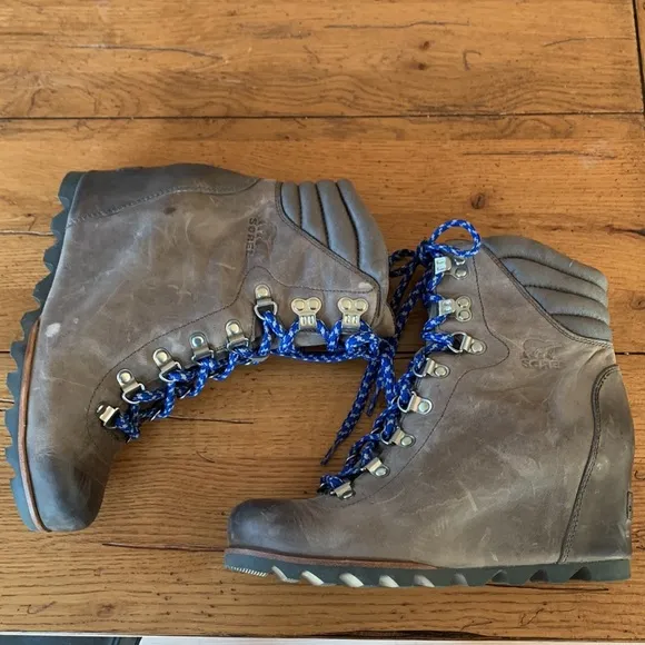 Sorel Conquest Wedge Waterproof Boots Women’s Tan Gray Leather Blue Laces Sz 8.5