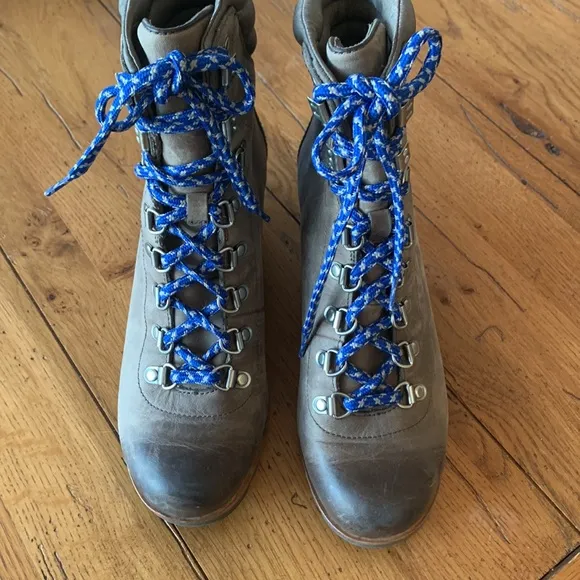 Sorel Conquest Wedge Waterproof Boots Women’s Tan Gray Leather Blue Laces Sz 8.5