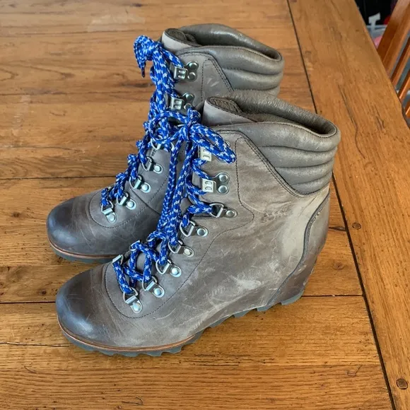 Sorel Conquest Wedge Waterproof Boots Women’s Tan Gray Leather Blue Laces Sz 8.5